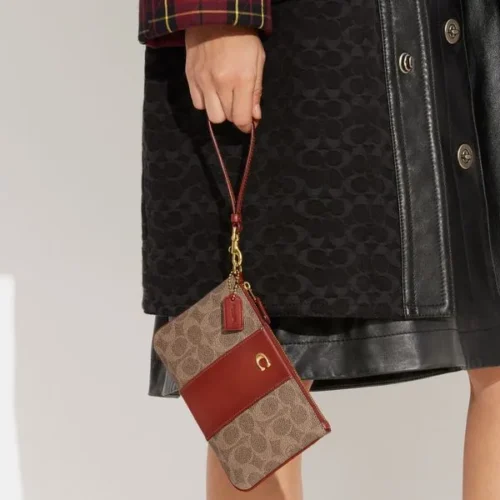 Bolsa de Mão Coach Wristlet Signature - Imagem 3